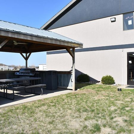 Heartland Hotel & Suites Rock Valley Esterno foto